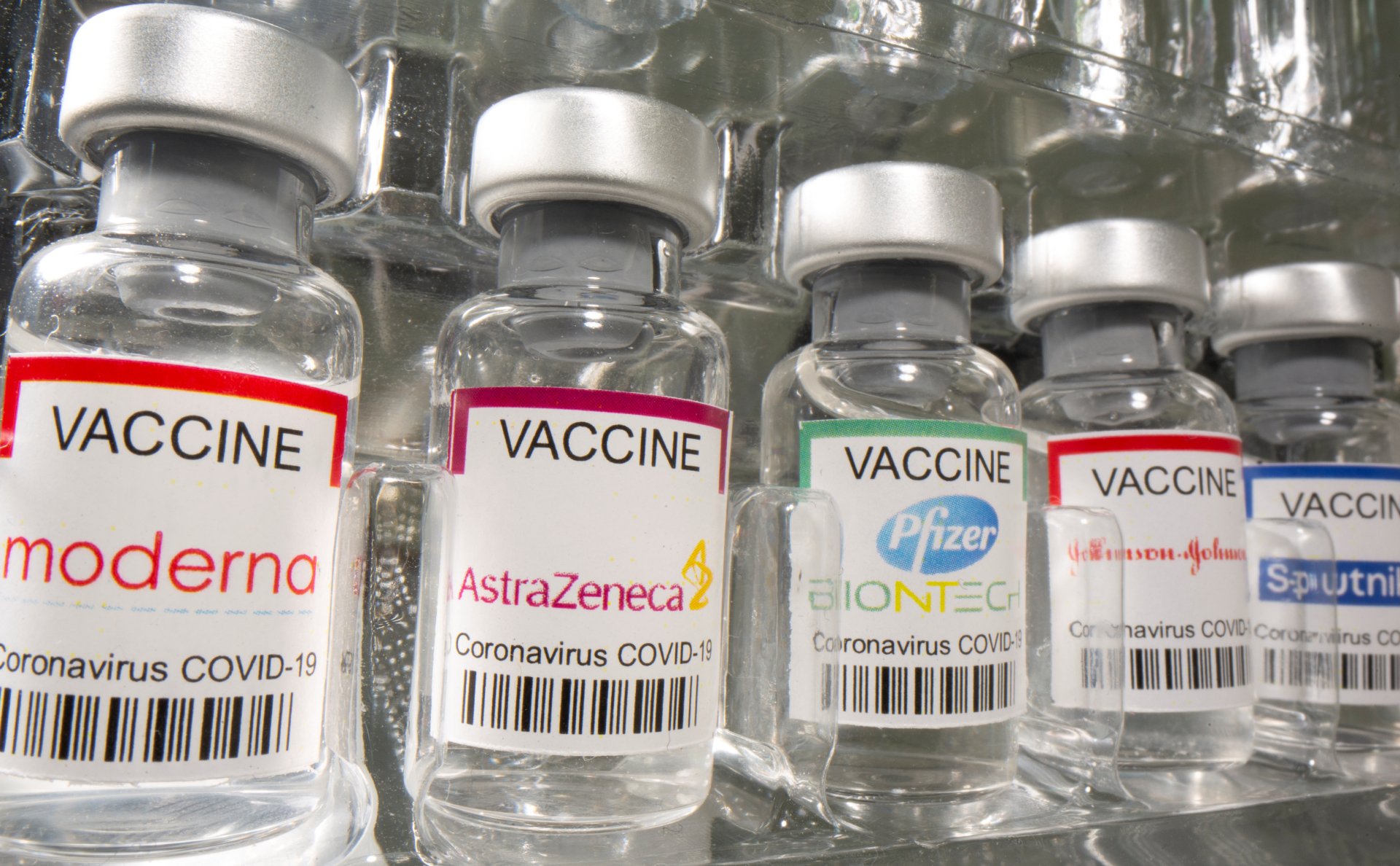Минпромторг заявил о готовности к выпуску зарубежных вакцин от COVID-19 при необходимости